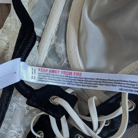 NEW UO Out From Under | Bow Down To Me Velvet and Lace Corset White/Black - Picture 6 of 9